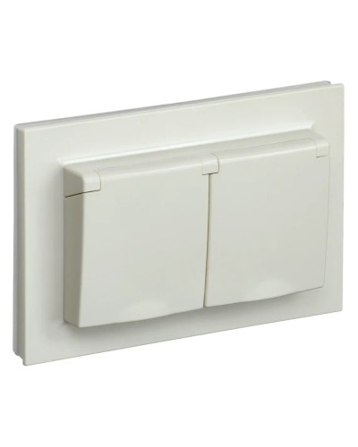 Розетка 2-местная с з/к РСбш12-3-44-БрКр бежевый BRITE (BR-R26-16-44-K10-F). Розетка с заземлением с защитными шторками и крышкой в сборе. IEK в Новомосковске